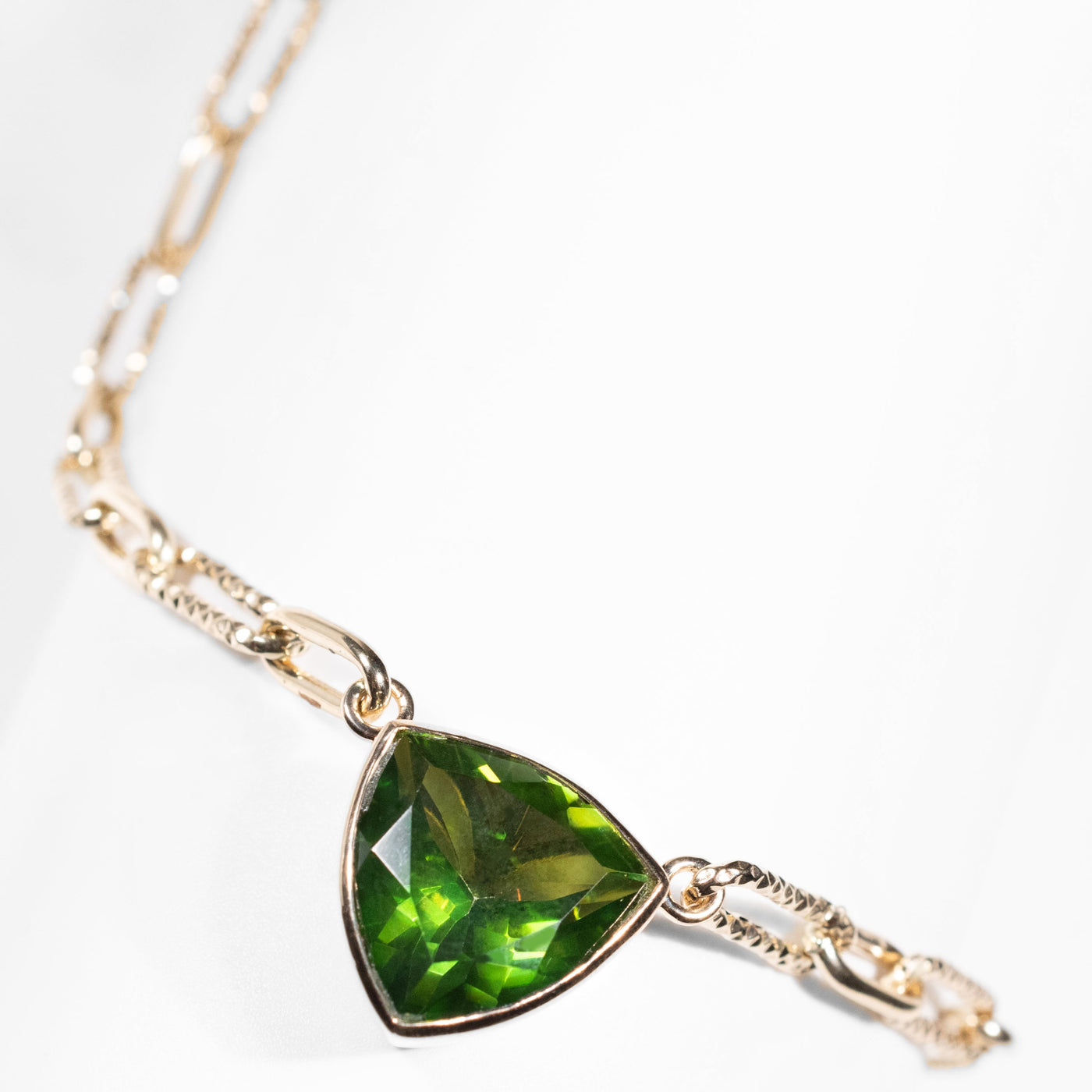 11.5ct Vivid Green Peridot Necklace - 14k yellow gold