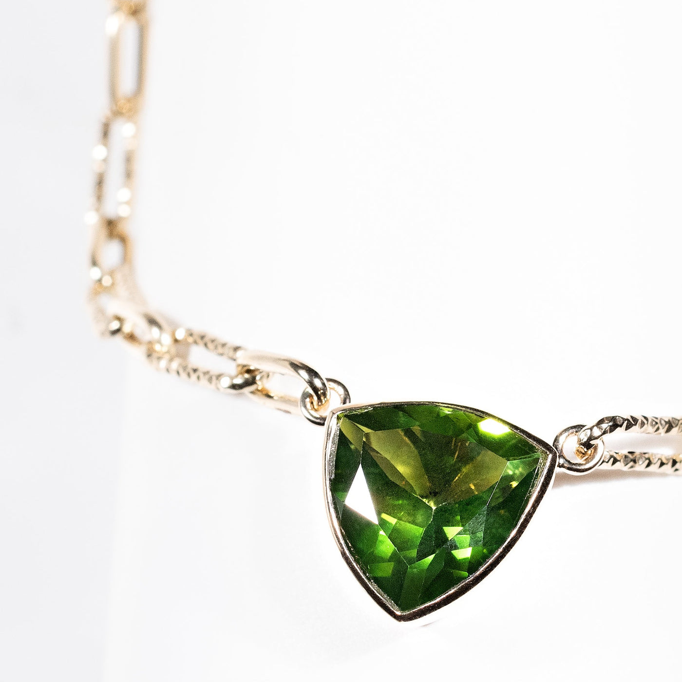 11.5ct Vivid Green Peridot Necklace - 14k yellow gold