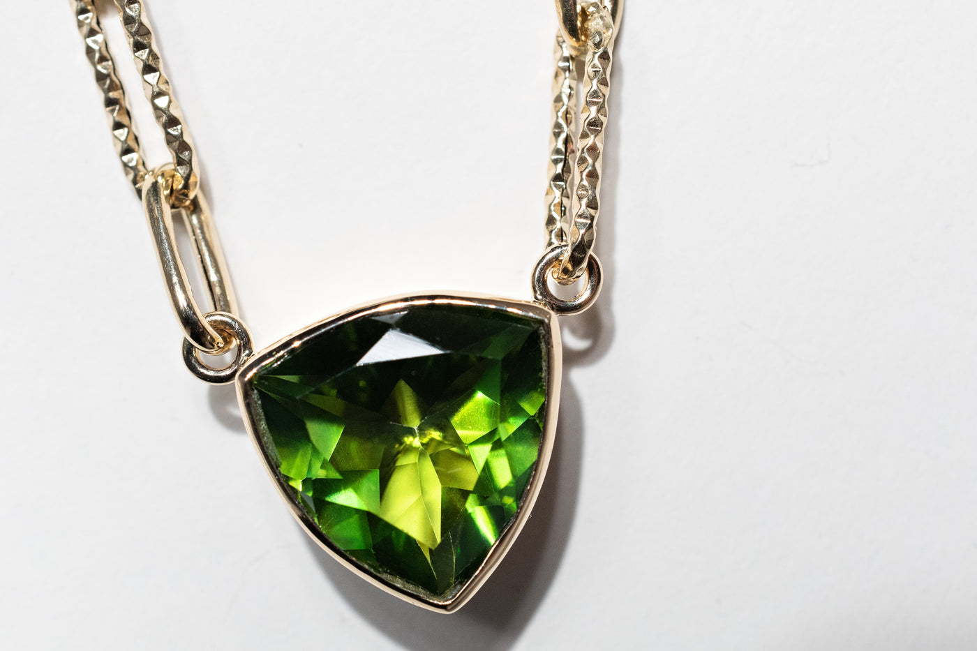 11.5ct Vivid Green Peridot Necklace - 14k yellow gold