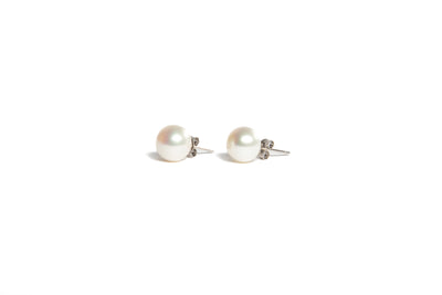 Small Button Pearl Earrings - White 7mm