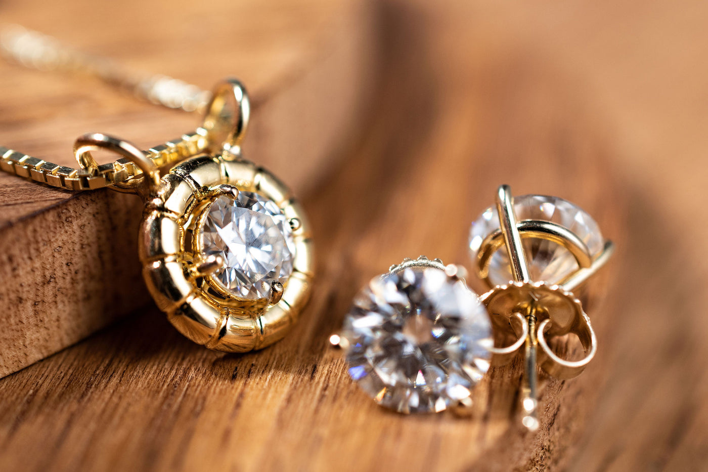 1ct Round Pendant Necklace - 10k Yellow Gold