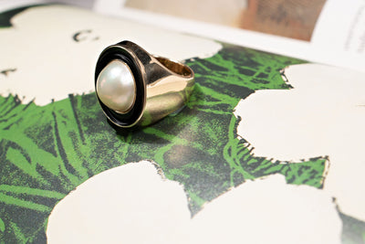 Retro Pearl Ring - Black Enamel