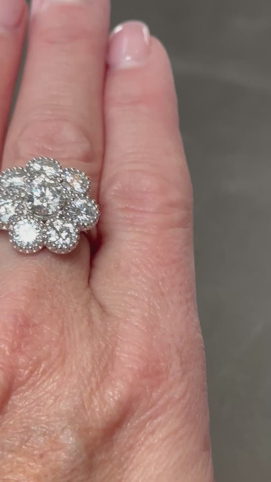 Bloom Ring - Moissanites