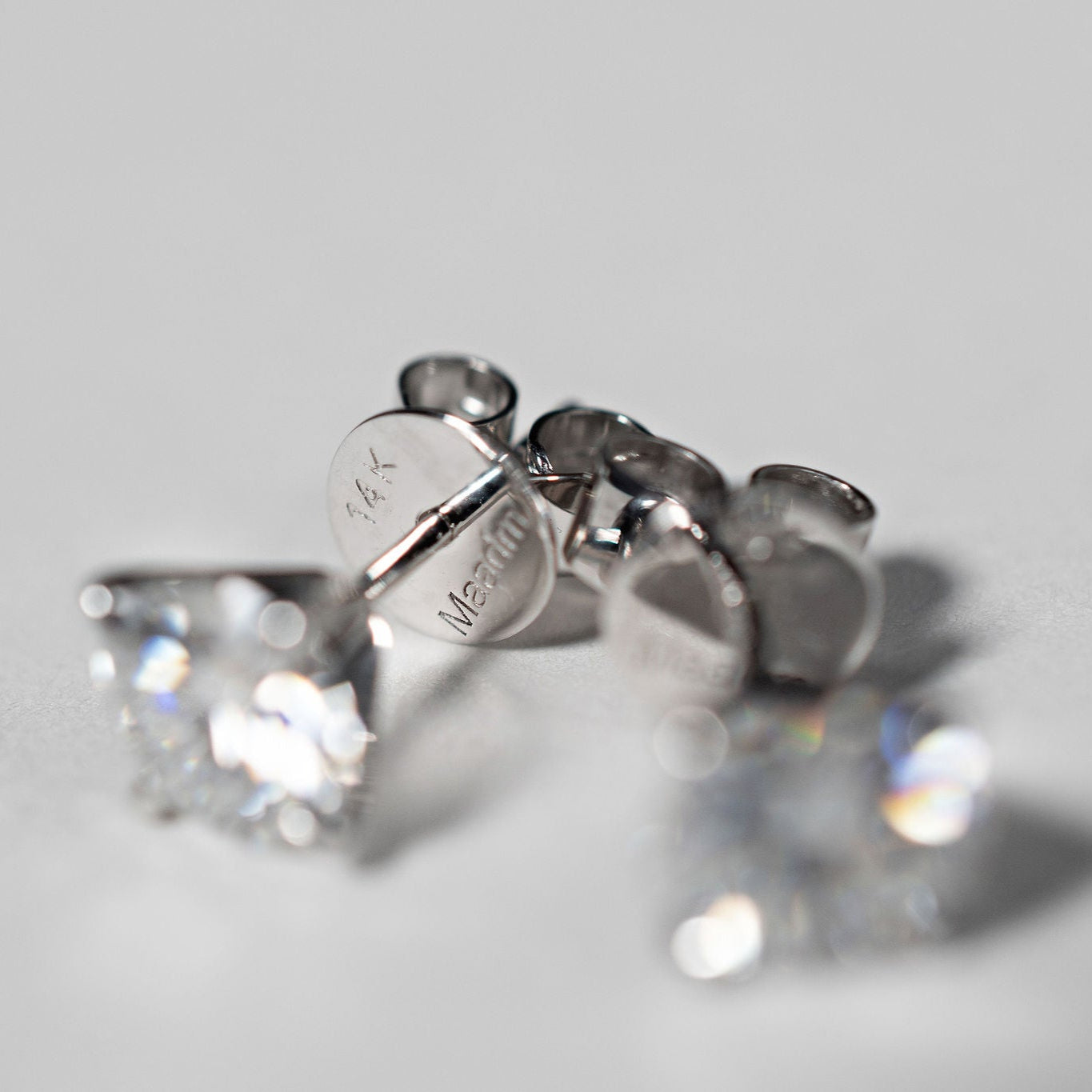 1.5ct_studs_blurry