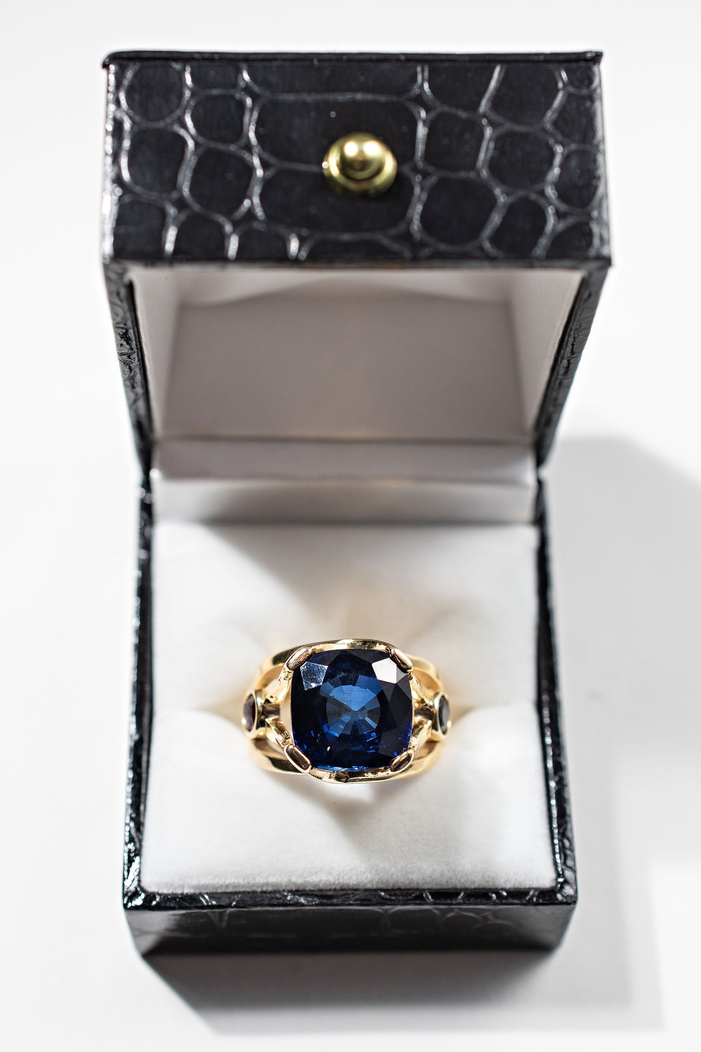 10ct Cornflower Sapphire Ring - 14k Yellow Gold